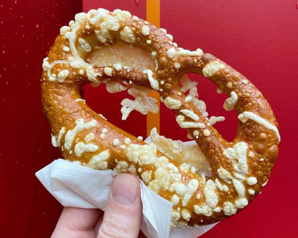 The bretzel (pretzel) with cheese from the Recettes De La Cigogne chalet at L’Hiver Gourmand. 