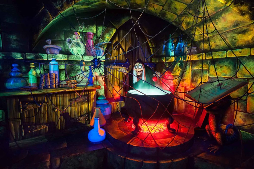The evil queen in Snow White's Scary Adventures in Disneyland Park, Paris. Source: Disney